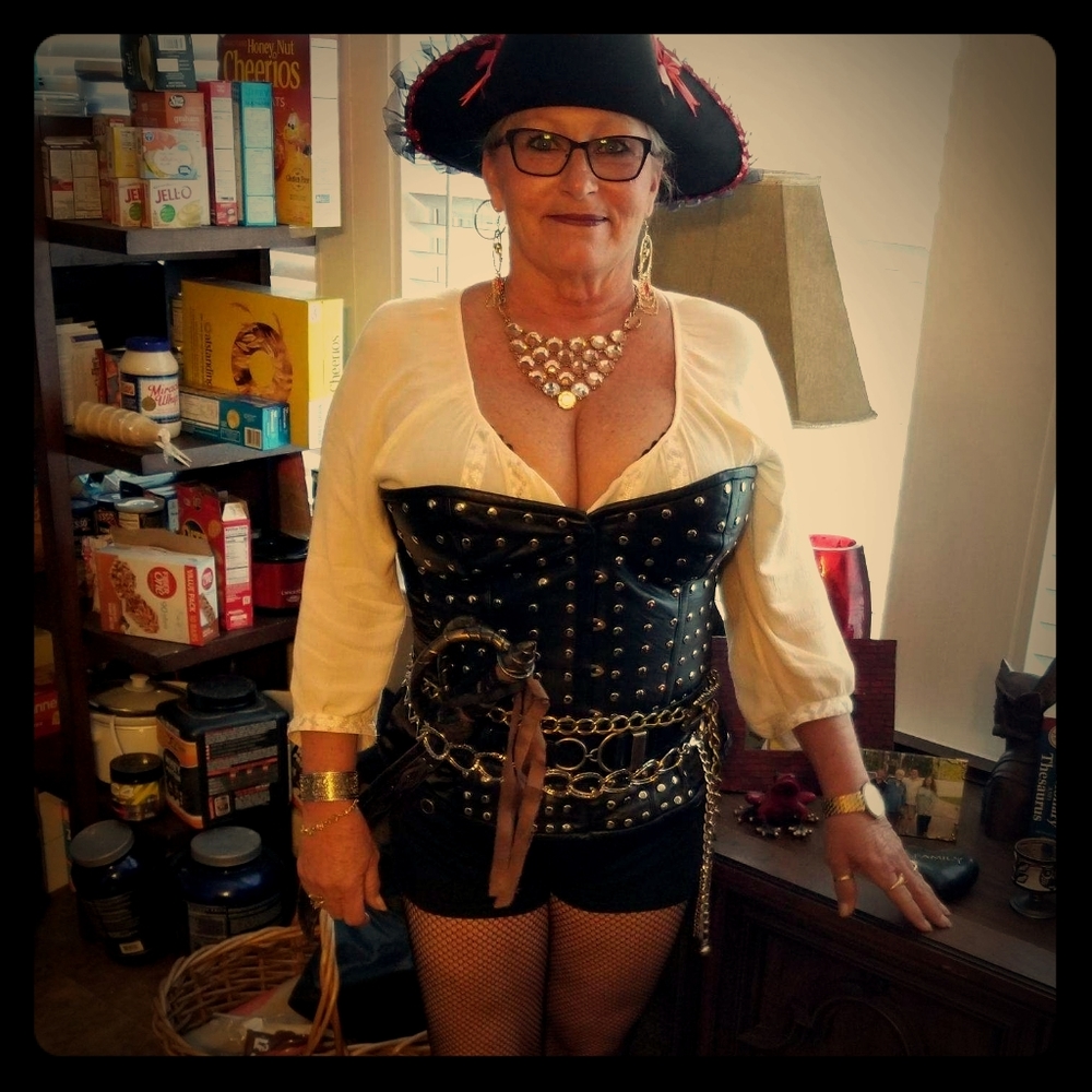 Meet your Posher, Leslie